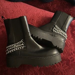 Leather boots, very beautiful